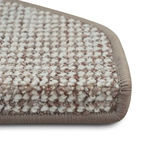 Detailansicht: Halbrunde KARAT Stufenmatte Carlton in Grau-Beige meliert, Treppenmatte für mehr Sicherheit.