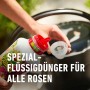 Compo Rosendünger 1L: Flüssigdünger mit Dosierkappe für Rosen im Garten oder Kübel.