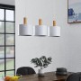 Moderne Lindby Pendelleuchte Kadir, weißes Metall, 3-flammig, mit Holzdetails über einem Esstisch.
