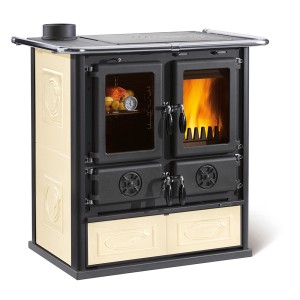 La Nordica Küchenofen Rosetta Keramik Panna (7,9 kW) mit Backofen und Kochplatte.