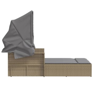 Beige Doppel-Sonnenliege aus Poly Rattan mit Dach und hellgrauen Auflagen.