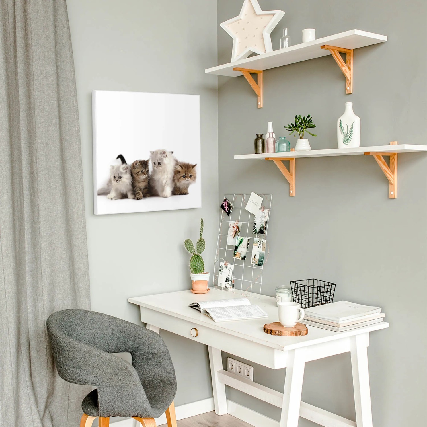 Banjado Magnettafel 50x50 mit Katzenmotiv, weiße Magnetwand für Notizen und Fotos.