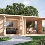 Karibu Gartenhaus Dortmund Set mit Anbaudach und Terrasse aus naturbelassenem Holz.