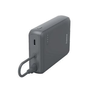 Anthrazitfarbener Hama Power Pack Travel mit USB-C Kabel und zwei USB-C Ausgängen.