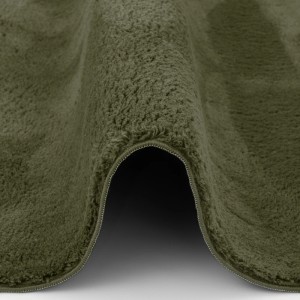 Detailaufnahme: Runder, tannengrüner Fellteppich "Pergamon Luxus Super Soft", 200cm Durchmesser.