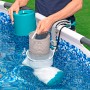 Bestway Skimatic 2-in-1 Filterpumpe mit Einhängeskimmer im Pool.
