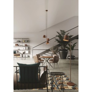 Luce Design Stehleuchte Colt, 1-flammig, Edelrost, Ø 25 cm im Wohnraum.