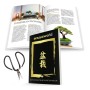 Bonsai Starterset: Schwarze Schere, Pflegebuch 'Bonsaiworld' und Anleitung für Hausbäume.