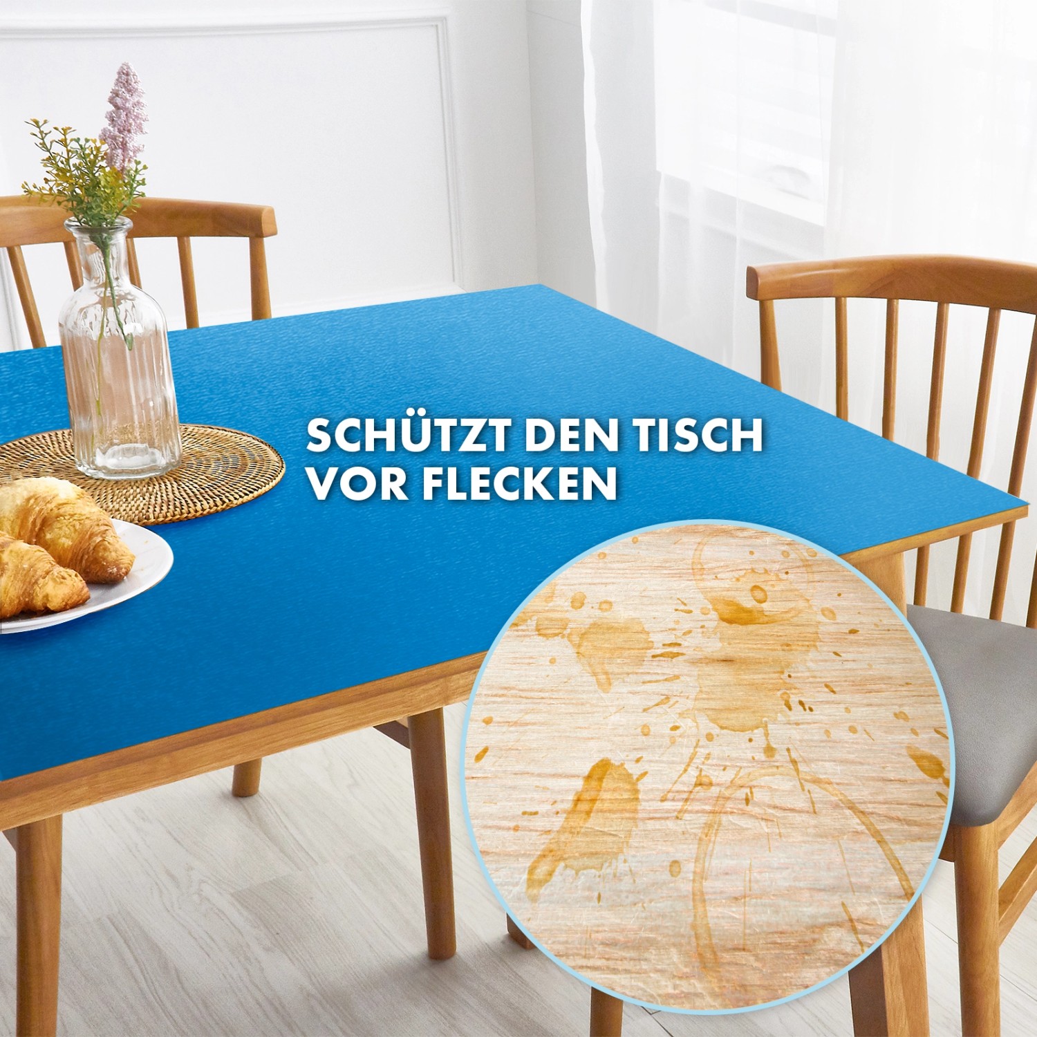 Blauer Tisch mit Karat Tischfolie Empire schützt vor Flecken. Abgeschrägte Kante.