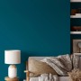 Wandgestaltung mit V&CO Premium-Innenfarbe Türkiser Ozean, matte Oberfläche.