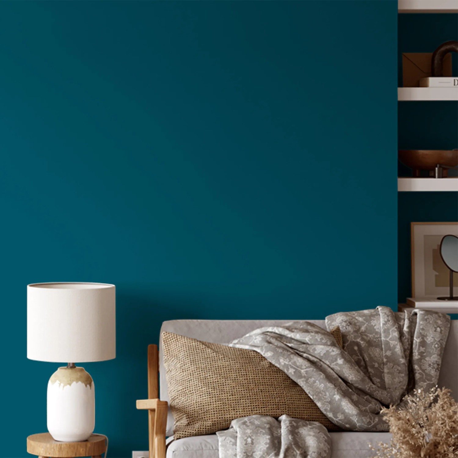 Wandgestaltung mit V&CO Premium-Innenfarbe Türkiser Ozean, matte Oberfläche.