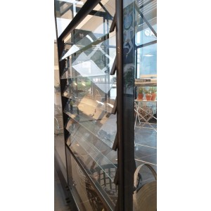 Halls Lamellenlüfter in Schwarz für Qube & Qube+ Gewächshäuser, Glaslamellen für optimale Belüftung.