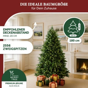 Künstlicher Weihnachtsbaum Merry Tree, 180 cm, mit Holzfuß und Geschenken im Wohnzimmer.