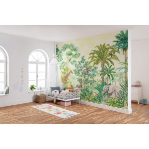 Kinderzimmer mit Fototapete Dschungelabenteuer Grün mit Giraffe, Elefant und vielen weiteren Tieren.