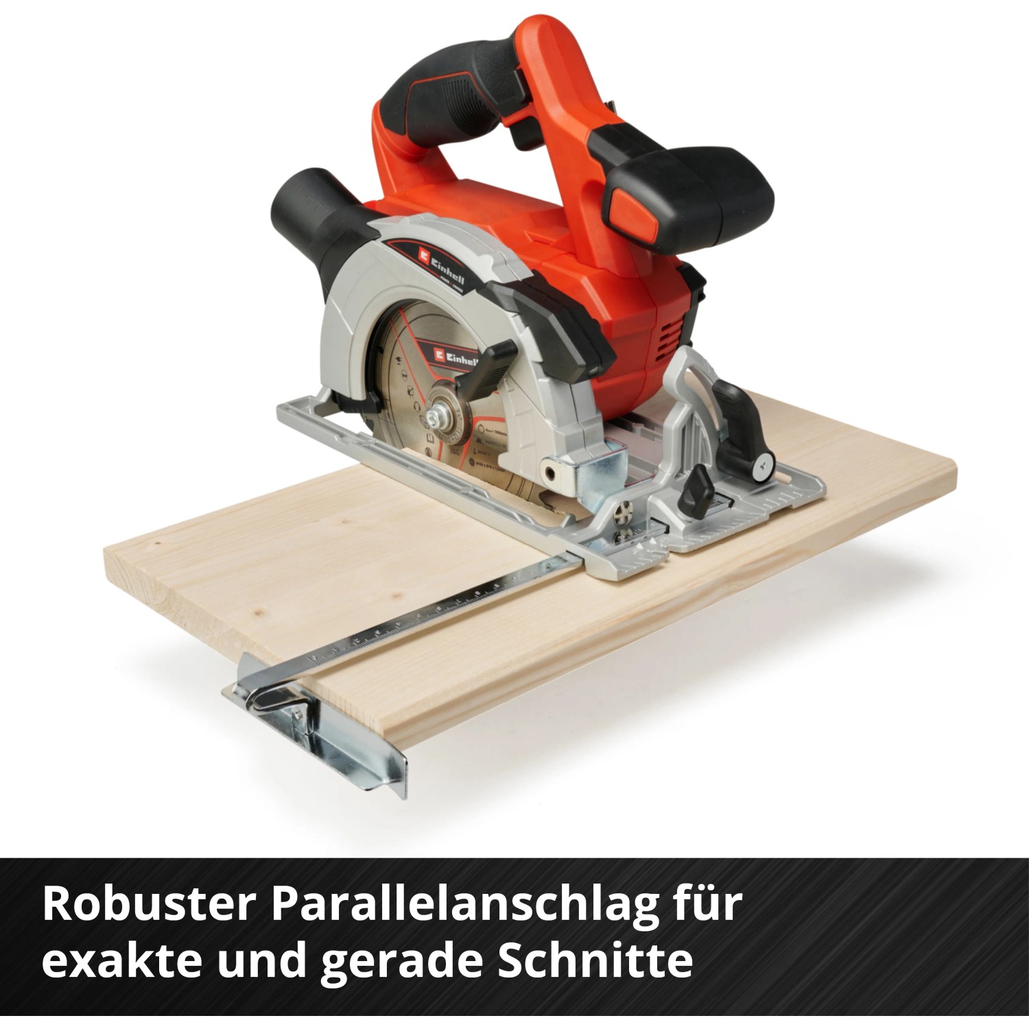 Einhell Akku-Handkreissäge TE-CS 18/150 Li Solo mit Holz und Parallelanschlag.