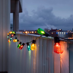 Konstsmide LED-Lichterkette Biergarten mit 20 bunten Birnen für Außen, stimmungsvolle Beleuchtung.