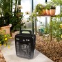 Vitavia Elektroheizung 2 kW im Gewächshaus. Kompakte, schwarze Heizung mit Tragegriff.