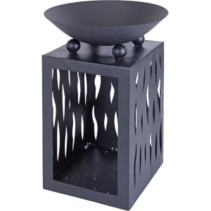 Schwarze Feuerschale auf viereckigem Ständer mit Muster für Holzlagerung.