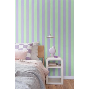 ESTAhome Streifen Tapete in Lila und Grün im Schlafzimmer. Dekorative Vliestapete.