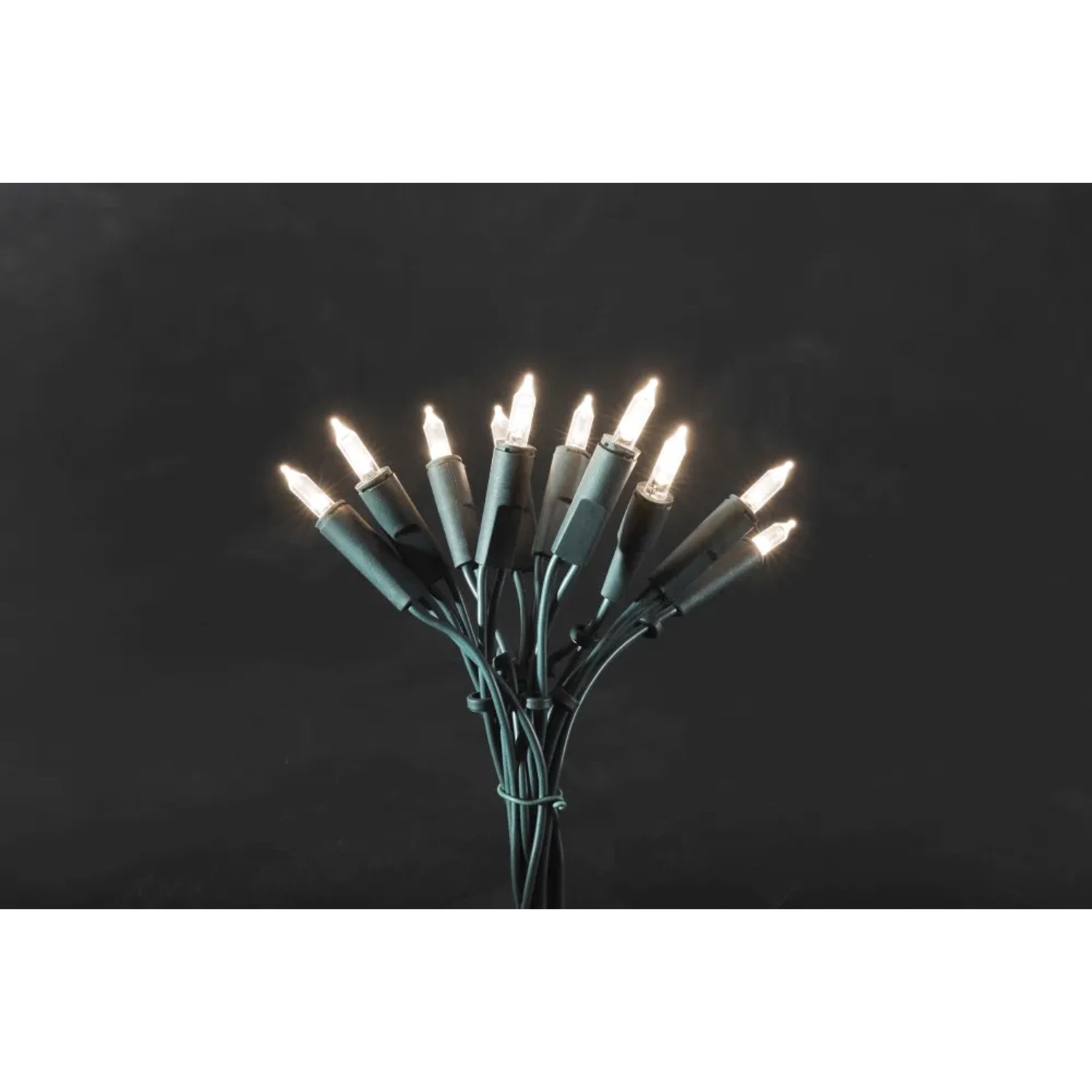 Konstsmide Mini LED Lichterkette mit 10 warmweißen LEDs für den Innenbereich.