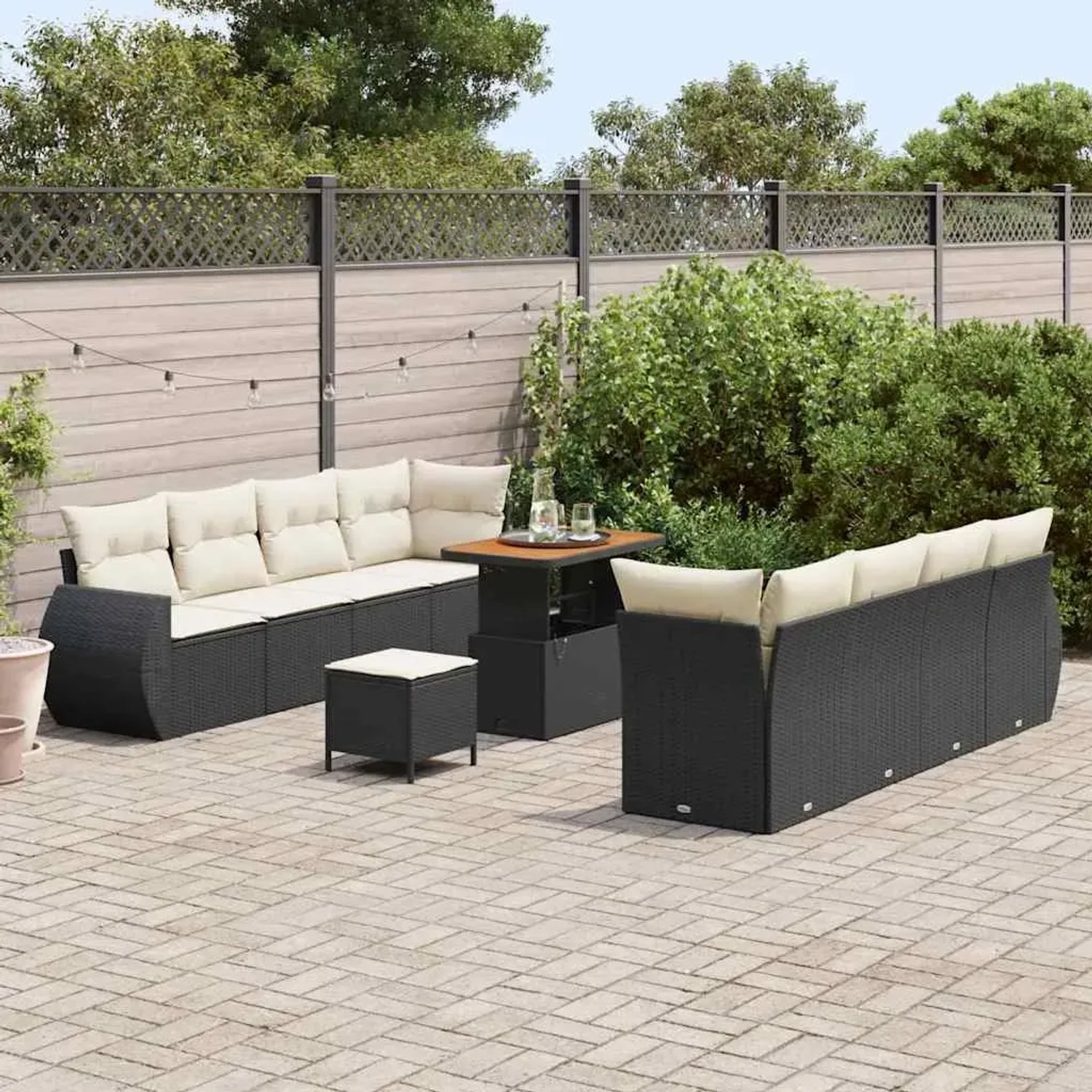 Schwarzes 11-teiliges vidaXL Garten-Sofa-Set aus Poly Rattan mit Tisch und Auflagen.