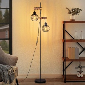 Schwarze Vintage Stehlampe aus Metall und Holz mit zwei Käfig-Schirmen, Industrial-Design, im Wohnzimmer. E27-Fassung, 152 cm.