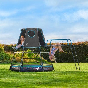 TP Toys Klettergerüst Explorer Schwarz mit Kindern beim Spielen im Garten.