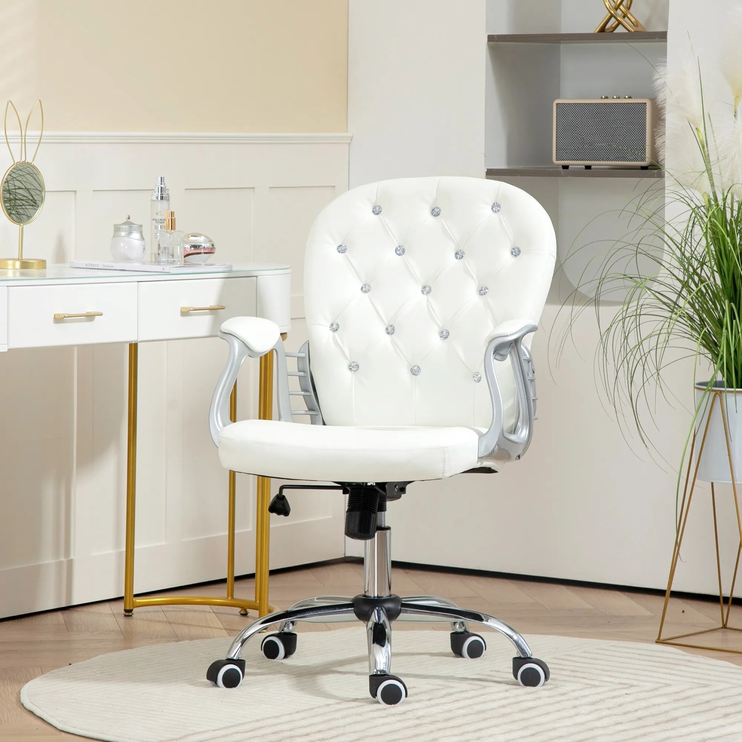 Weißer, ergonomischer Vinsetto Bürostuhl mit Knopfheftung und Chromgestell für Home Office.