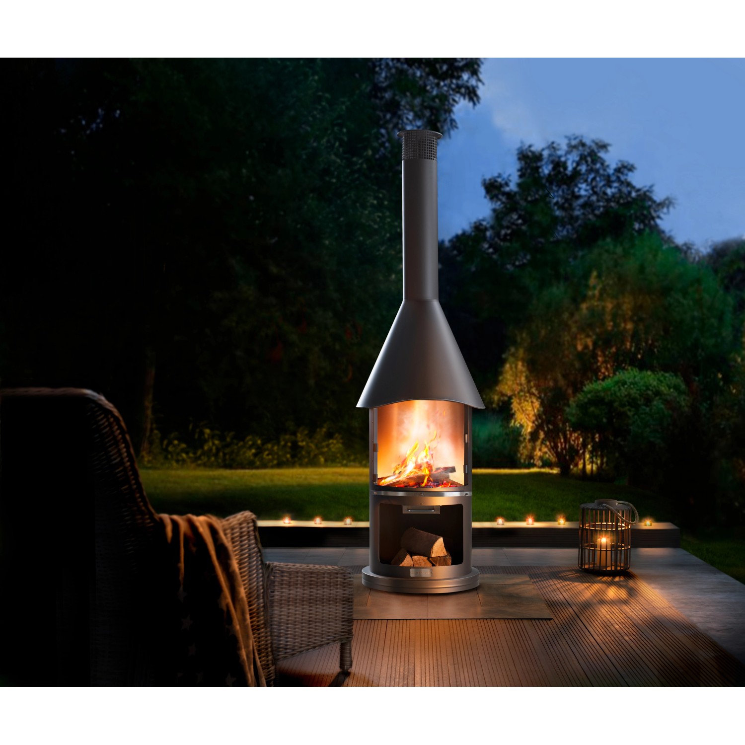 Buschbeck Edelstahlgrill Auckland Dunkelgrau mit Feuer im Garten.