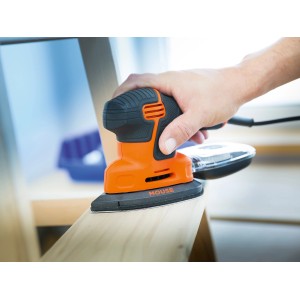 LUX Schleifmaus mit Schleifauflage K240 beim Schleifen von Holz.