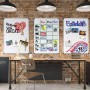 KARAT Whiteboard Master of Boards, magnethaftend, 80x110cm, mit Notizen und Zeichnungen an einer Ziegelwand.