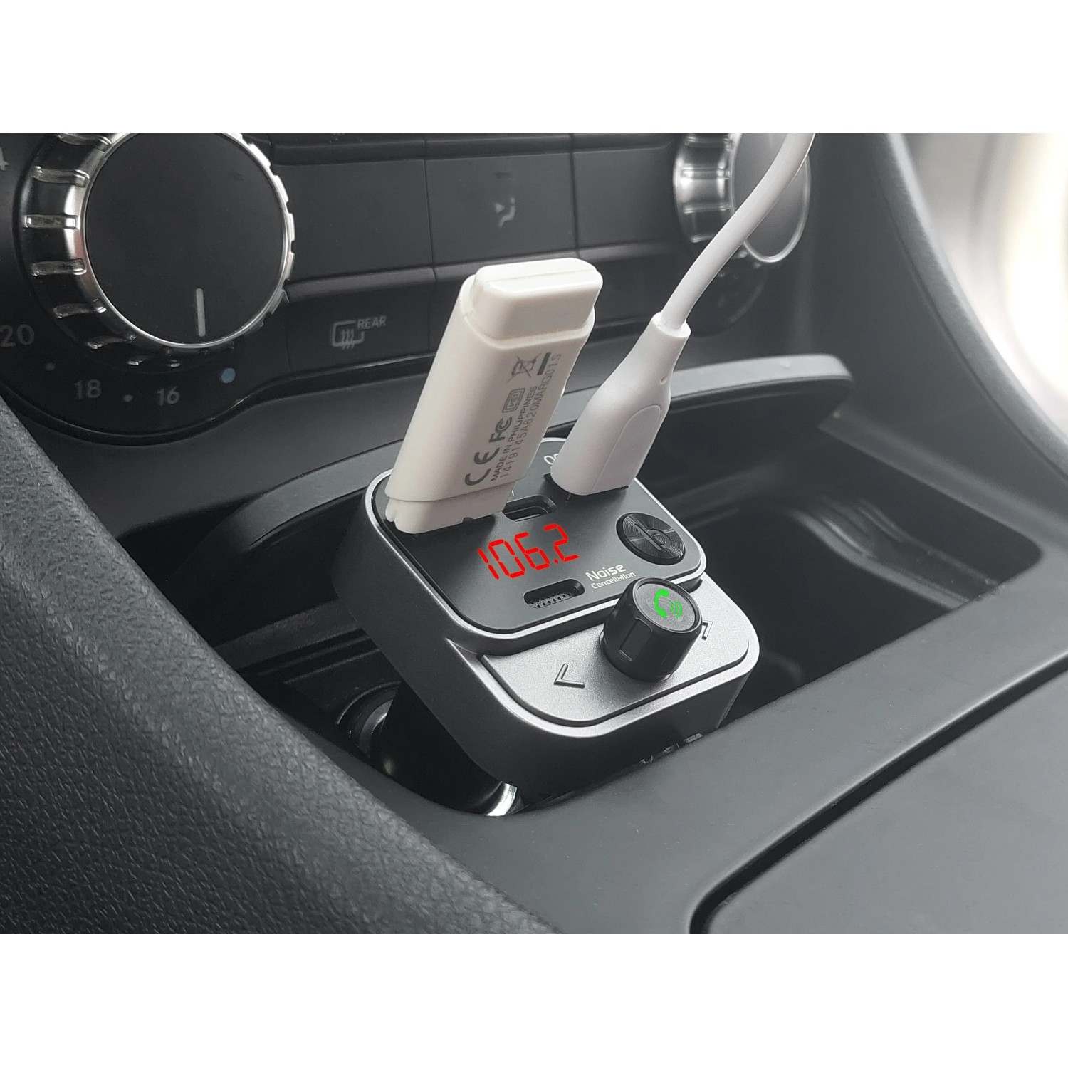 Technaxx FMT1700BT FM-Transmitter für Auto mit USB-Ladefunktion