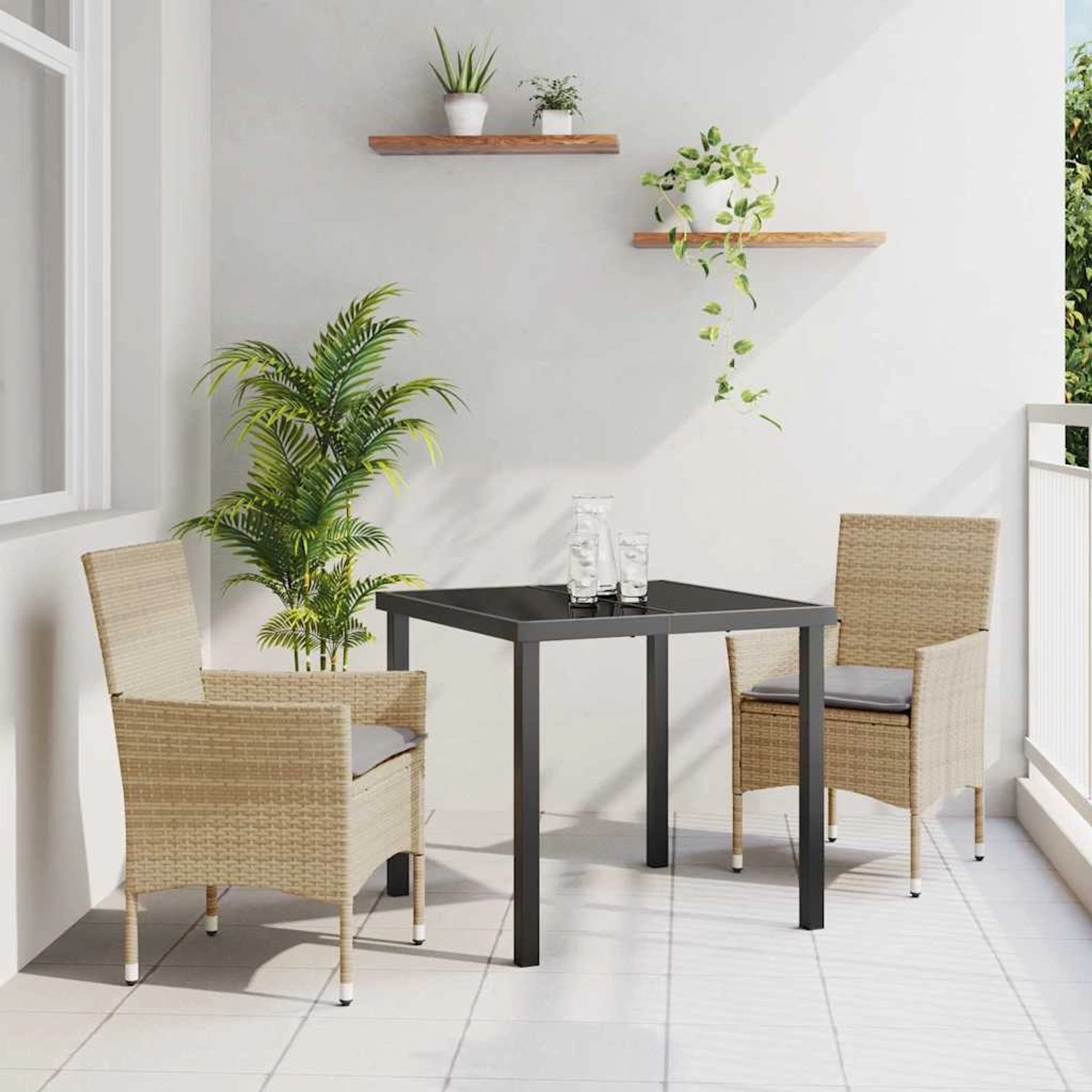 Beige 3-tlg. vidaXL Garten Essgruppe aus Poly Rattan mit Tisch und zwei Stühlen mit Kissen.