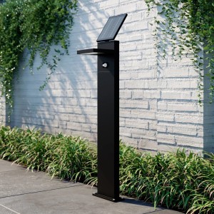 Moderne Lucande LED Solar-Wegeleuchte Silvan in Schwarz mit Bewegungsmelder und Solarpanel.