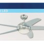 Verpackung des Westinghouse Deckenventilators Bendan in Silber mit LED-Beleuchtung.