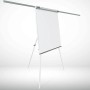 Klappbares KARAT Flipchart mit Dreibein Stativ und Papierhaltern, ideal für Büro und Präsentationen.