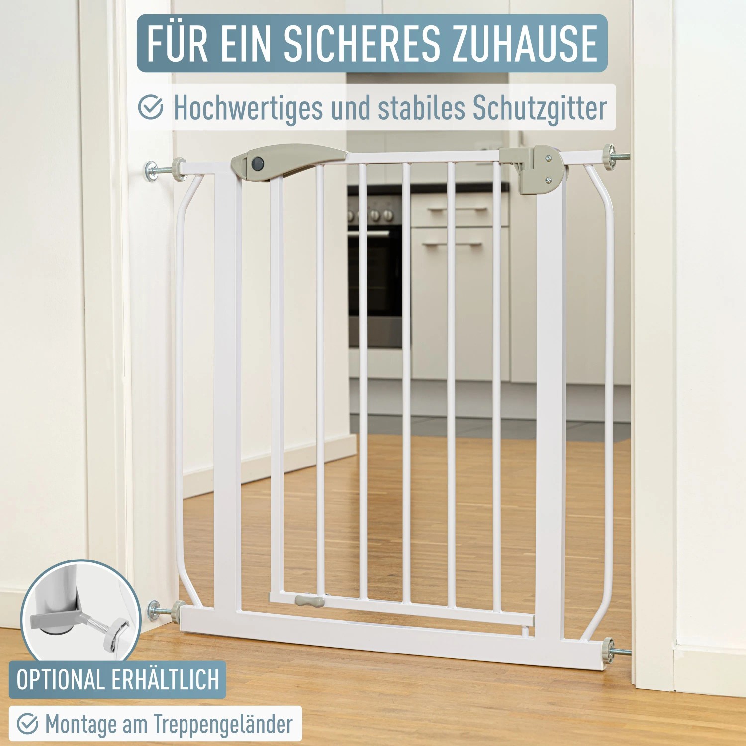 Weißes ib style Türschutzgitter Berrin, ein Treppenschutzgitter ohne Bohren, montiert in einem Türrahmen.