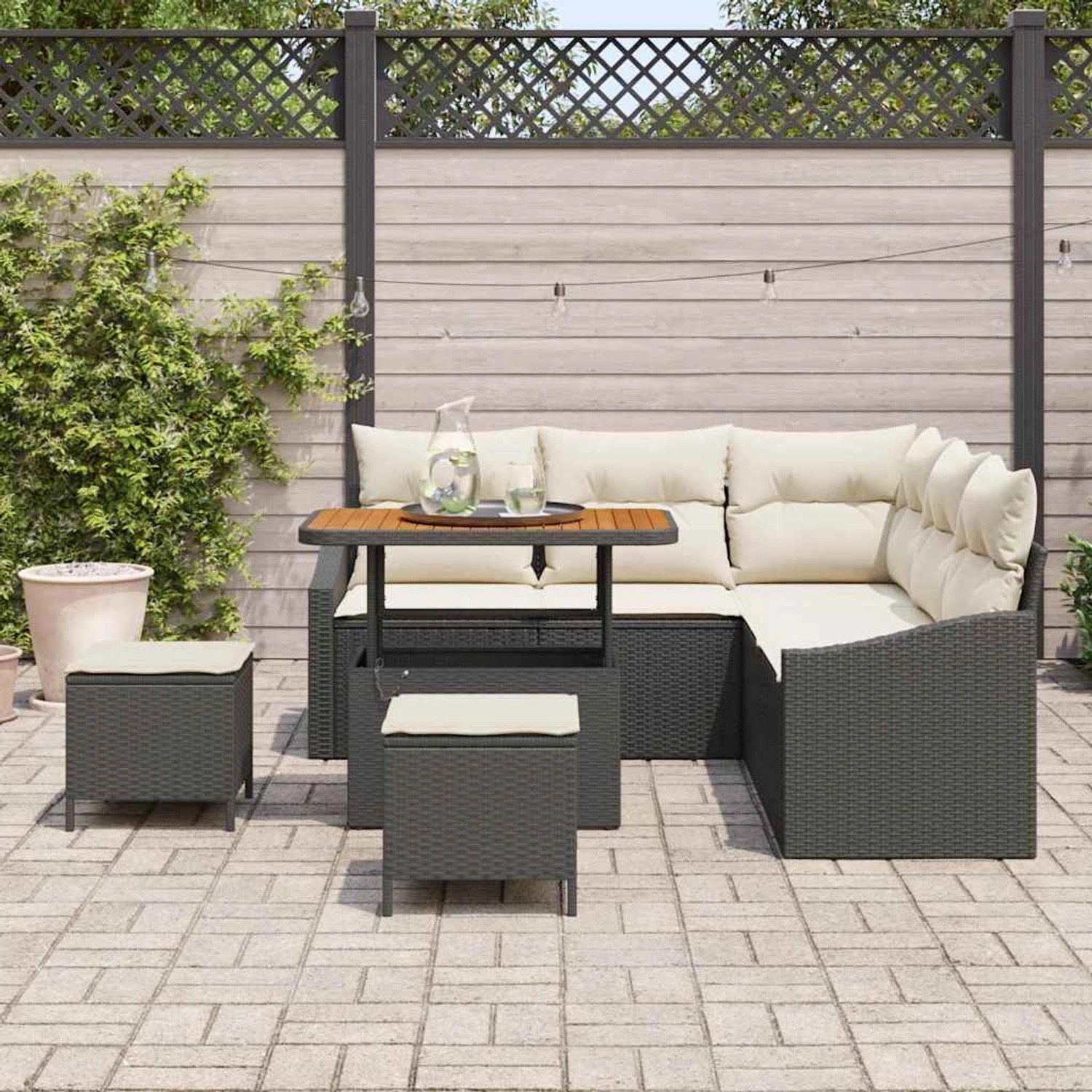 8-teiliges Garten-Sofa-Set aus Poly Rattan und Akazie mit Kissen in Schwarz.