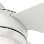 Detailaufnahme: Weißer HUNTER FANS Deckenventilator Sonic mit Flügel und integrierter Leuchte.