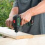 Bosch Akku-Bohrschrauber Advanced Drill 18V-80 Solo beim Schrauben in Holz.