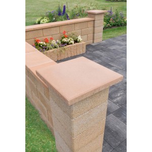 Diephaus Abdeckplatte Canta Sandstein auf Gartenmauer. Robuster Beton-Mauerstein, 50x50x5 cm.