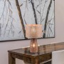 Braune Design-Tischleuchte Straw, 24 cm, aus Rattan und Strohgeflecht für gemütliches Licht.