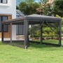 Anthrazitfarbenes Partyzelt 3x6 m mit Mesh-Seitenwänden im Garten.