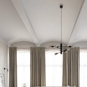 Schwarzer Sollux Lighting Kronleuchter Duomo 3D im modernen Wohnzimmer.