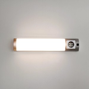 EASYLIGHT LED Wandlampe mit Schalter und Steckdose, 45cm breit, warmweißes Licht.