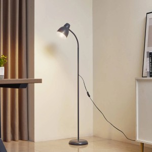 Lindby Stehlampe Tebbi aus Alu, eine moderne Wohnzimmerleuchte aus Metall.