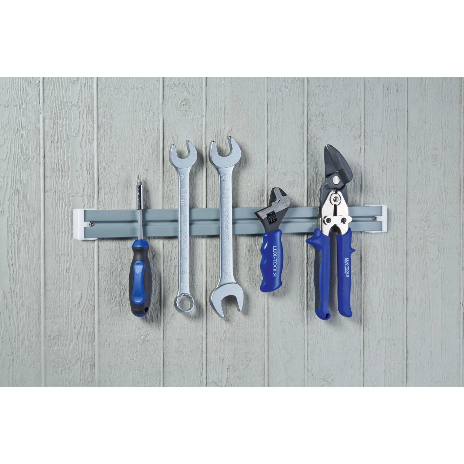 LUX Magnetwerkzeughalter mit Schraubendreher, Schraubenschlüssel, Zange und Blechschere.