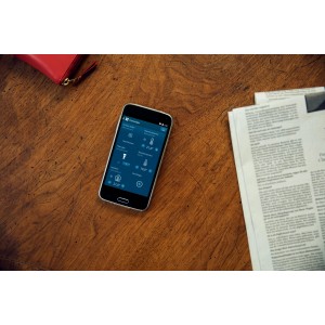 Smartphone mit Bosch Smart Home App zur Steuerung des Heizkörper-Thermostats.