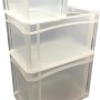 Gestapelte, transparente Eurobox-System Boxen (30x20x17 cm) zur Aufbewahrung.