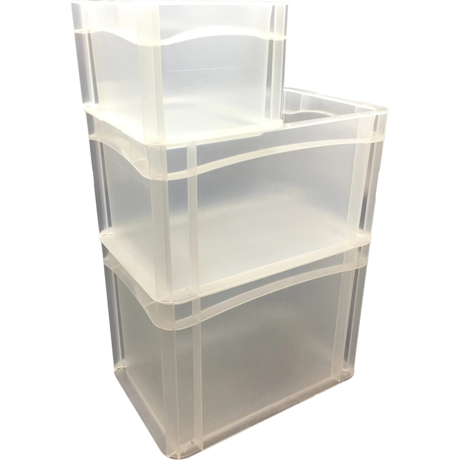 Gestapelte, transparente Eurobox-System Boxen (30x20x17 cm) zur Aufbewahrung.